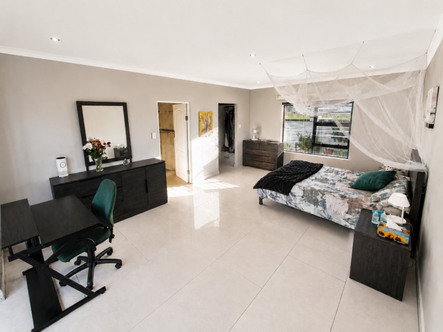 5 Bedroom Property for Sale in Flamingo Vlei Western Cape
